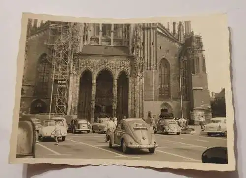 Ulmer Münster mit Autos