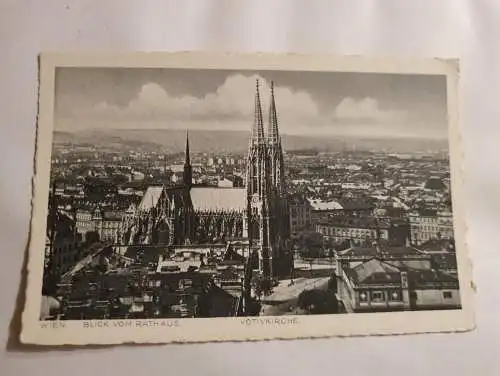 Wien - Blick vom Rathaus auf die Votivkirche