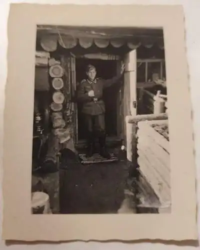 Wehrmacht Soldat in Blockhütte - 1940