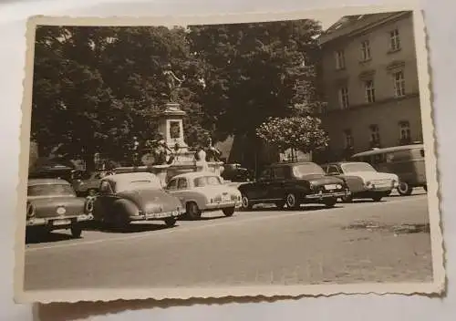 Parkplatz mit Autos