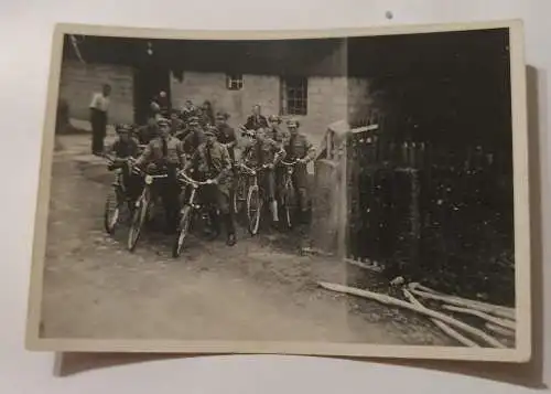 Soldaten auf Fahrrad