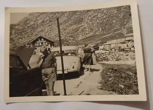 Autos am Bergpass