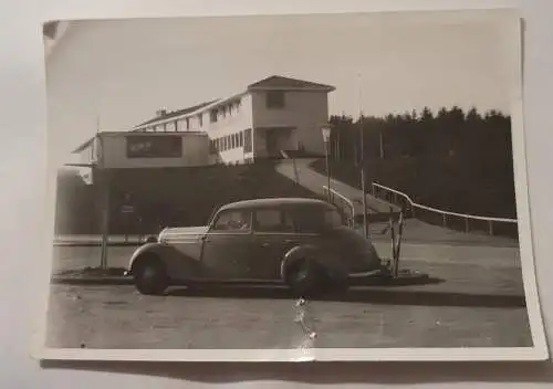 Auto vor Haus in Camberg