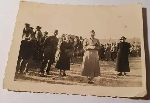 Wehrmacht Soldaten mit Frauen
