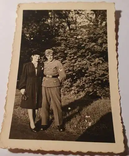 Wehrmacht Soldat mit Freundin - 1943