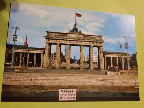 Berlin - Brandenburger Tor mit Mauer (3)