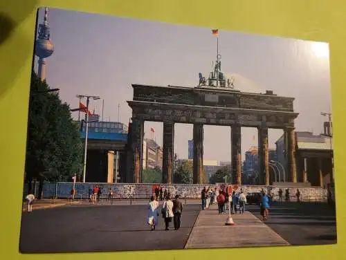 Berlin - Brandenburger Tor mit Mauer