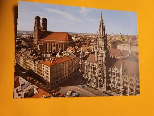 München - Rathaus und Frauenkirche