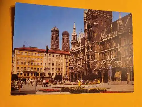 München - Marienplatz mit Rathaus und Frauenkirche