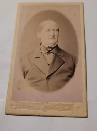 Altes Portrait - Mann im Anzug (2)