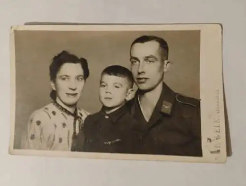 Familie mit Luftwaffensoldat 1944