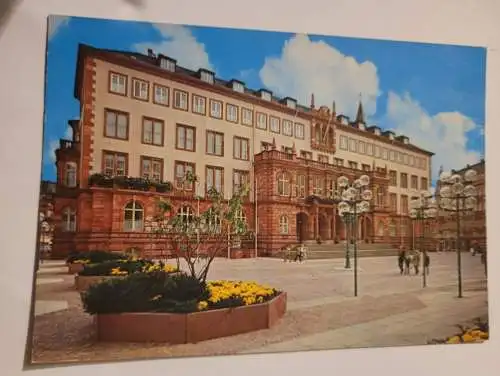 Wiesbaden - Schloßplatz und Neues Rathaus