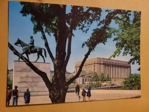 Helsinki - Das Mannheimer Denkmal und das Reichstagshaus