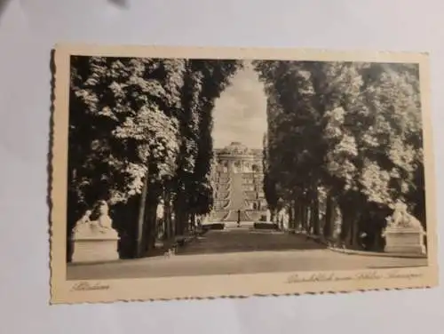 Potsdam - Durchblick zum Schloss Sanssouci