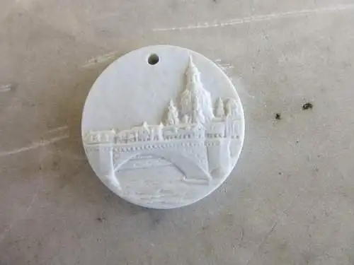 Meissner Porzellan Medaille "Gruß aus Dresden" Städtemedaille Münze weiß 