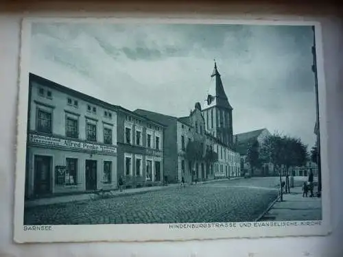 [Echtfotokarte schwarz/weiß] Garnsee - Hindenburgstrasse und Evangelische Kirche. 
