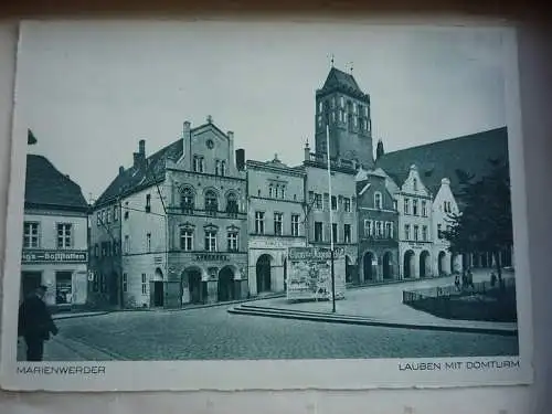 [Echtfotokarte schwarz/weiß] Marienwerder Lauben mit Domturm, Verlag Heinrich Hoffmann, Posen. 