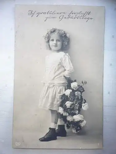 [Echtfotokarte farbig] AK Geburtstag Mädchen mit weißem Kleid und Rosenstrauß, Ich gratuliere herzlichst zum Geburtstag, EAS Nr. 2411, Karte ist beschriftet, Briefmarke Dt. Reich Nr. 85 5 Pfennig. 