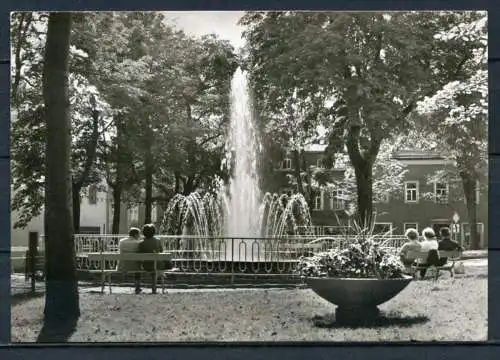 (04195) Kurort Oberwiesenthal - Springbrunnen am Markt -  Echt Foto s/w - n. gel. - Planet Verlag Berlin