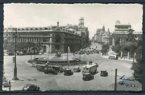 (3781) Madrid - Plaza de Cibeles - Oldtimer/ Bus - s/w - gel. - geschrieb. Datum: 26.10.1952 auf Vorderseite