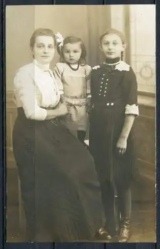 (03680) Familienfoto, Deutschland ca. um 1920? - s/w - n. gel.