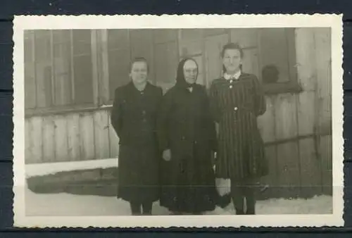 (03678) Familienfoto, Deutschland ca. um 1940? - s/w- Agfa-Foto - n. gel.
