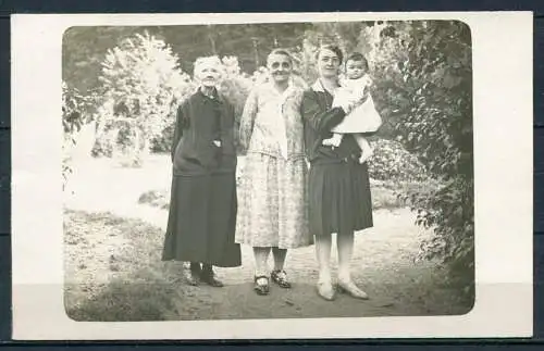 (03677) Familienfoto, Deutschland ca. um 1925? - s/w - Agfa-Foto - n. gel.