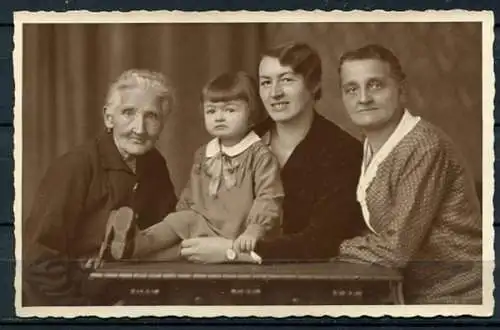 (3674) Familienfoto, Deutschland ca. um 1930 - s/w - n. gel.