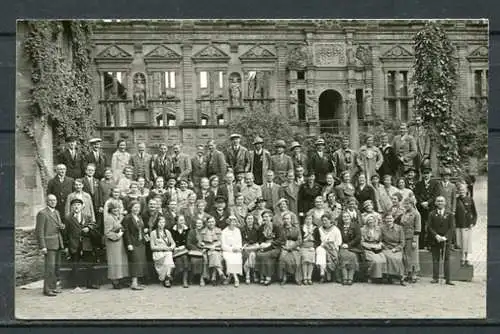 (03664) Heidelberger Schlossfotografie - Besucher im Schlosshof um ca. 1930? - s/w - n. gel.