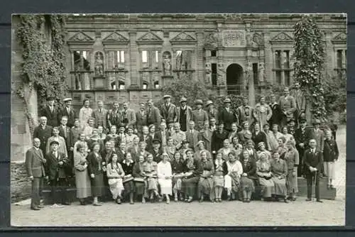 (3664) Heidelberger Schlossfotografie - Besucher im Schlosshof um ca. 1930? - s/w - n. gel.