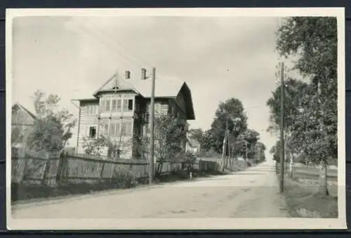 (3556) unbekannte Dorfstraße - markantes Haus - Echt Foto - n. gel. - Br