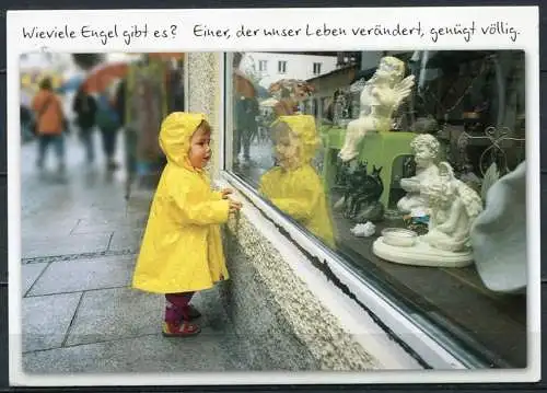 (2925) Kind betrachtet "geflügelte Jahresendfiguren" im Schaufenster - gel. 2010 - Nr. 74098  Kunst und Bild
