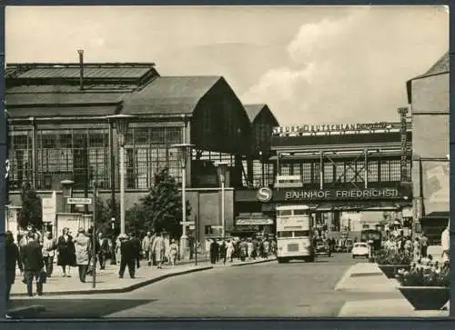(1065) Berlin / Bahnhof Friedrichstraße / Omnibus - gel. 1965 - DDR - Bild und Heimat