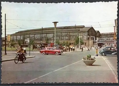 (1062) Berlin / Am Bahnhof Friedrichstraße / Oldtimer - gel. - DDR
