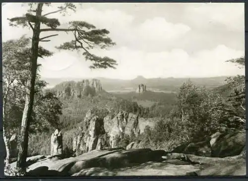 (0106) Blick vom Carolafelsen auf Schrammsteine und Falkenstein - gel. 1977 - DDR - J 01/76  S/13290 / A. & R. Adam