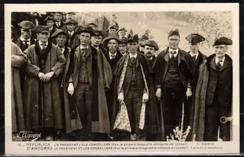 [Echtfotokarte schwarz/weiß] 282 * REPUBLICA D'ANDORRA * LE PRESIDENT ET LES CONSEILLERS ( FUT LA PREMIERE FOTOGRAPHIE OBTENUE DU CONSEIL ) **!!. 
