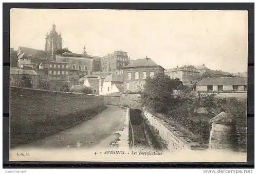[Echtfotokarte schwarz/weiß] 288 * AVESNES * LES FORTIFICATIONS * 1914 **!!. 