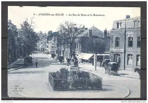 [Echtfotokarte schwarz/weiß] 290 * AVESNES-SUR-HELPE * LA RUE DE MONS ET LE MONUMENT *!!. 