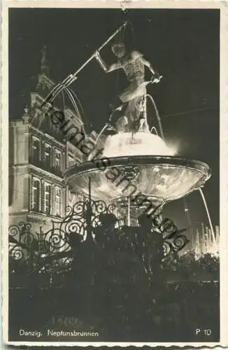 Danzig - Neptunbrunnen bei Nacht - Foto-AK - Verlag Foto-Sönnke Danzig