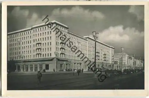 Berlin - Stalinallee - Am HO-Cafe Warschau - Foto-Ansichtskarte - Verlag H. Sander Berlin