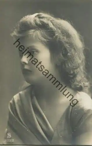 Mädchen-Porträt gel. 1908