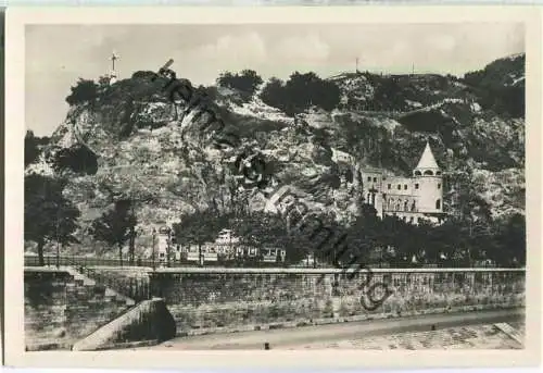 Budapest - St. Gellert-Berg Felsen Kirche mit dem Paulener Kloster - Strassenbahn - Foto-Ansichtskarte