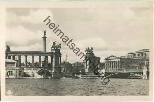 Budapest - Millenniumsdenkmal mit Stadtwäldchen Teich - Foto-Ansichtskarte - Verlag Rotophot r. t. Budapest