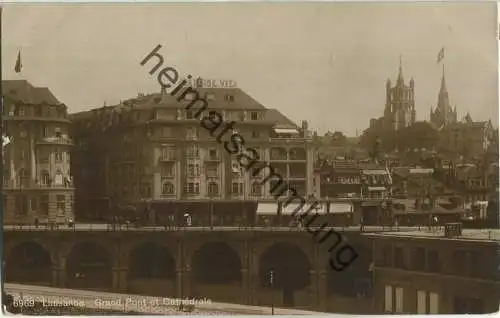 Lausanne - Grand Pont et Cathedrale - Haus der Versicherung Baloise Vie - Foto-Ansichtskarte