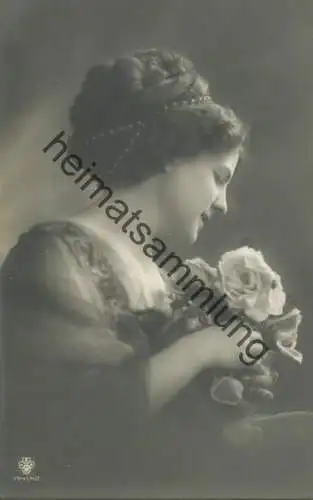 Frau mit Blumenstrauss - Verlag RPH 1941/42 Rotophot Berlin - koloriert gel. 1910