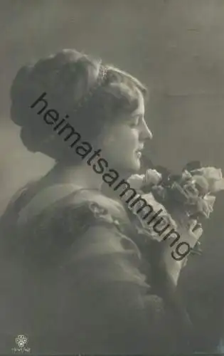 Frau mit Blumenstrauss - Verlag RPH 1941/42 Rotophot Berlin - koloriert gel. 1910