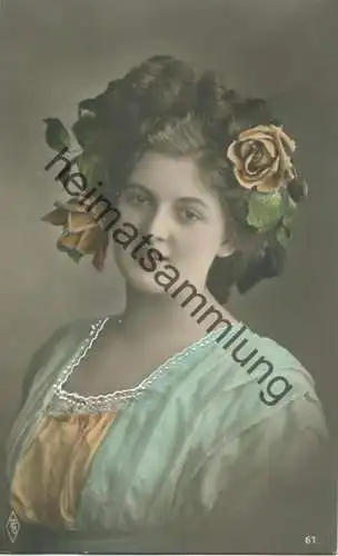 Junge Frau mit Rosen im Haar - Verlag PFB Paul Fink Berlin 61 - koloriert gel. 1910