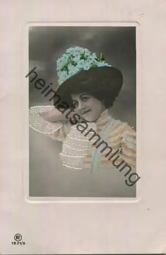 Frau mit Blumen am Hut - Verlag RPH 1921/6 Rotophot Berlin - koloriert gel. 1909