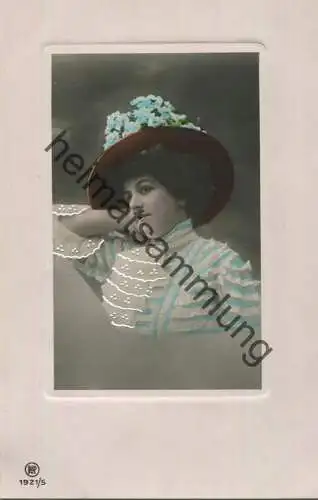 Frau mit Blumen am Hut - Verlag RPH 1921/5 Rotophot Berlin - koloriert gel. 1909