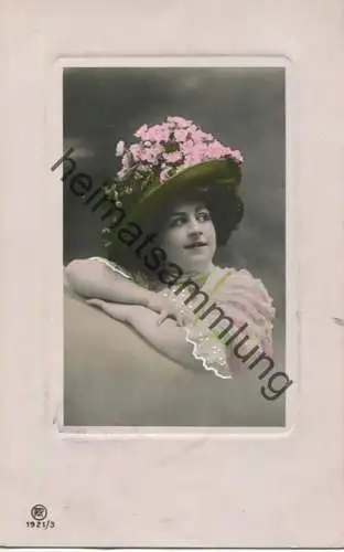 Frau mit Blumen am Hut - Verlag RPH 1921/3 Rotophot Berlin - koloriert gel. 1909